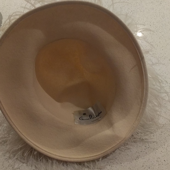 Beautiful white hat by Gwen Penngton 🌸🌸 - Picture 5 of 6